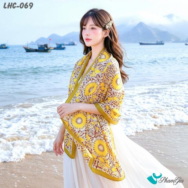 Khăn Choàng Lụa Hàng Châu Họa Tiết Hoa Văn Cổ Điển Phối Màu Viền Xanh Oliu (LHC069)