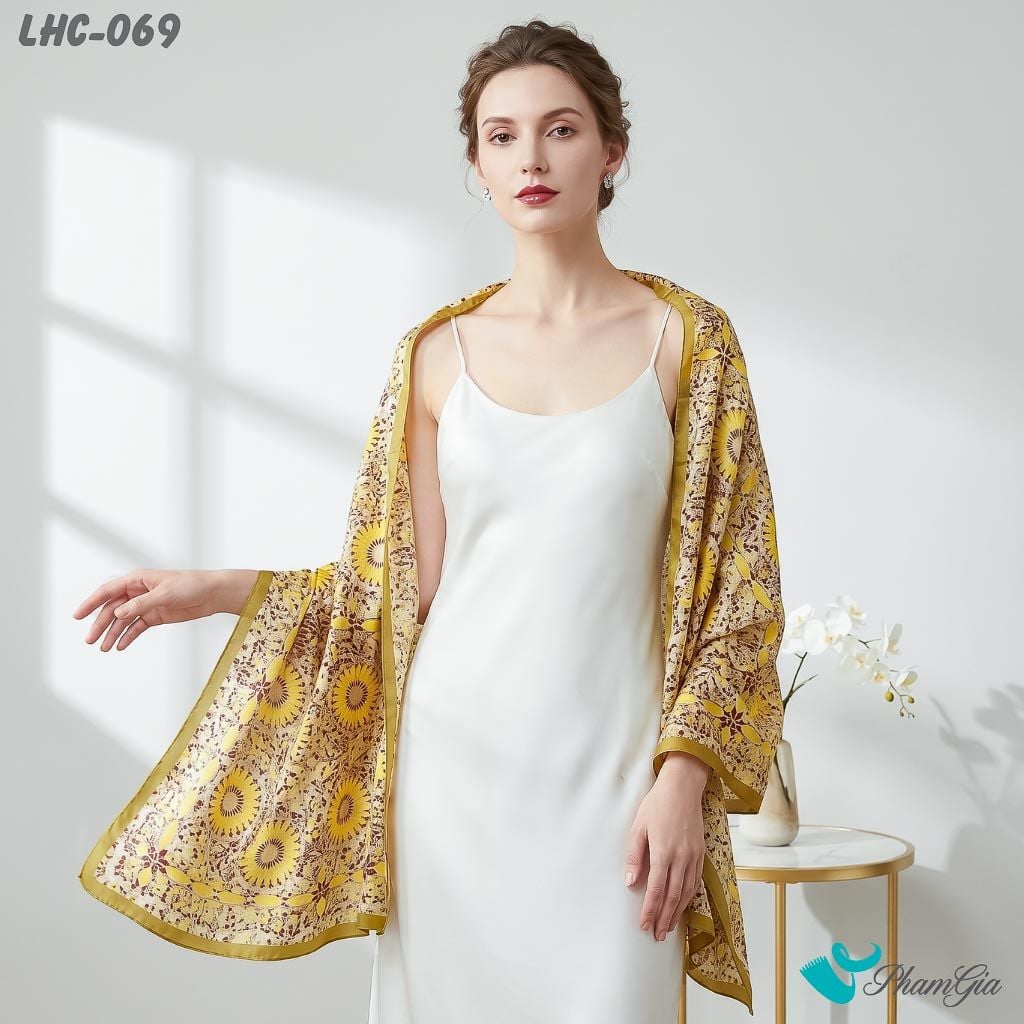 Khăn Choàng Lụa Hàng Châu Họa Tiết Hoa Văn Cổ Điển Phối Màu Viền Xanh Oliu (LHC069)