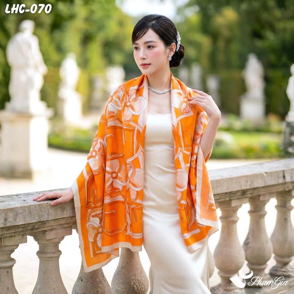 Khăn Choàng Lụa Hàng Châu Màu Cam Họa Tiết Móc Xích Hiện Đại (LHC070)
