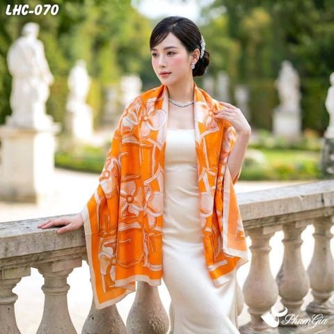 Khăn Choàng Lụa Hàng Châu Màu Cam Họa Tiết Móc Xích Hiện Đại (LHC070)