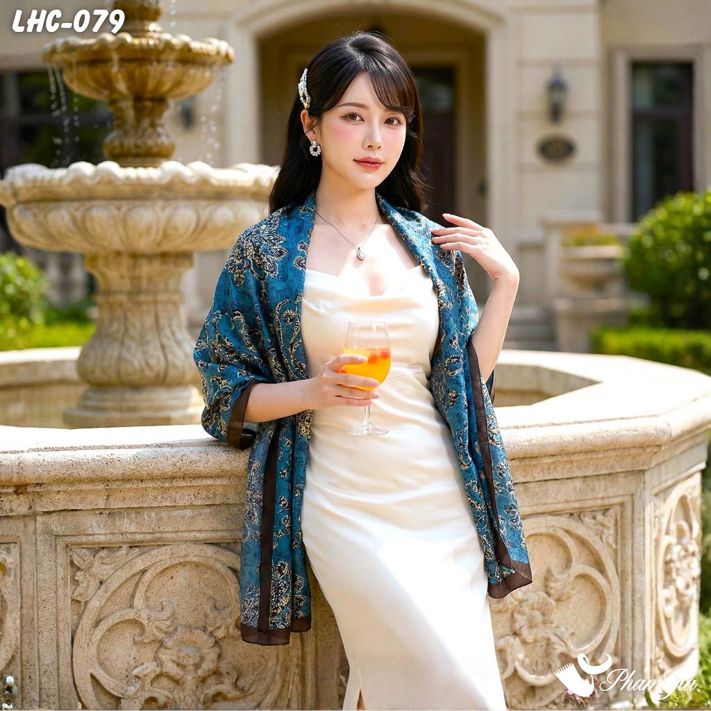 Khăn Choàng Lụa Hàng Châu Màu Xanh Navy Họa Tiết Hoa Lá Cổ Điển (LHC079)