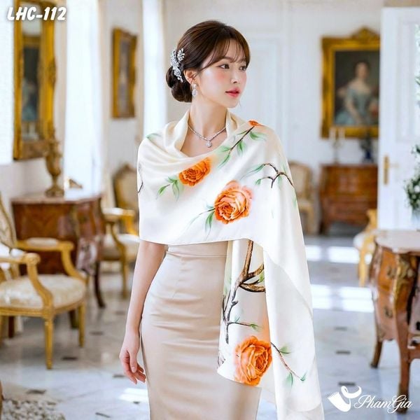 Khăn Choàng Lụa Hàng Châu Màu Trắng Kem Họa Tiết Hoa Mẫu Đơn Trang Nhã (LHC112)
