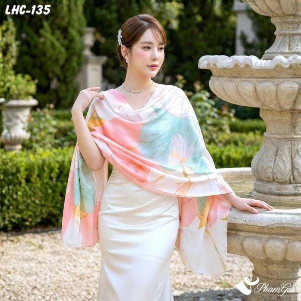 Khăn Choàng Lụa Hàng Châu Họa Tiết Hoa Sen Hồng Duyên Dáng (LHC135)