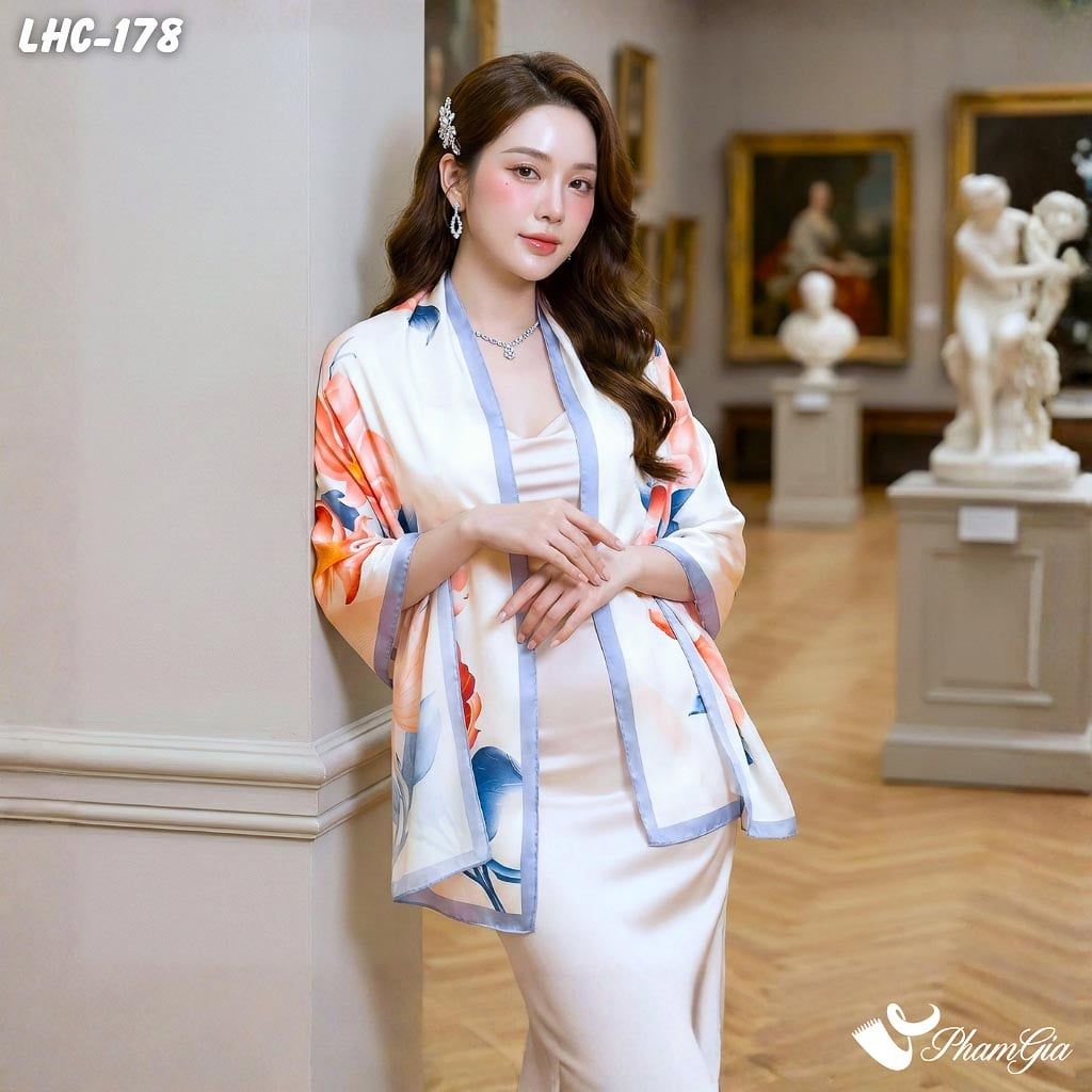 Khăn Choàng Lụa Hàng Châu Màu Trắng Họa Tiết Hoa Lily Hồng Nhẹ Nhàng (LHC178)