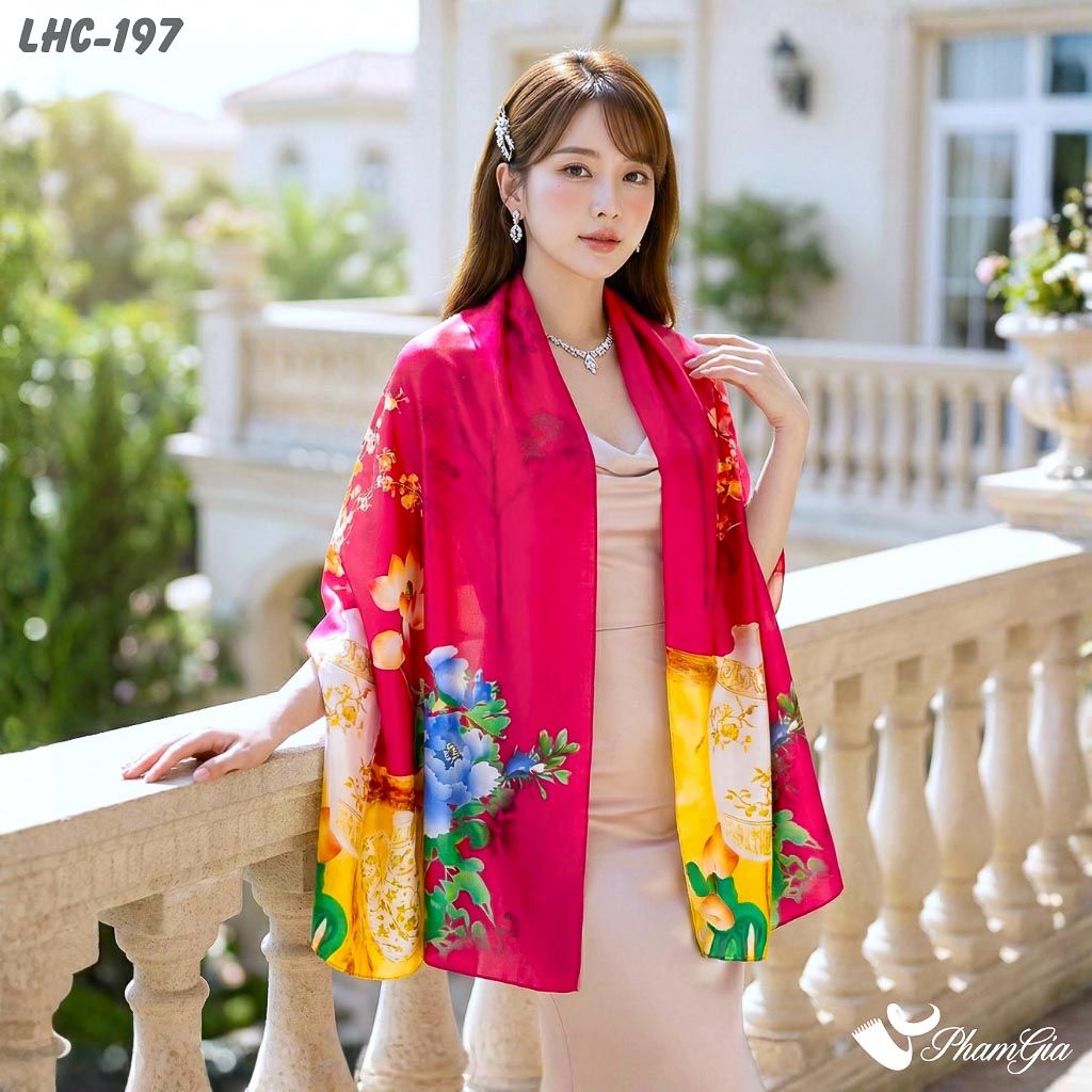 Khăn Choàng Lụa Hàng Châu Màu Đỏ Họa Tiết Bình Hoa Sen Cổ Điển (LHC197)