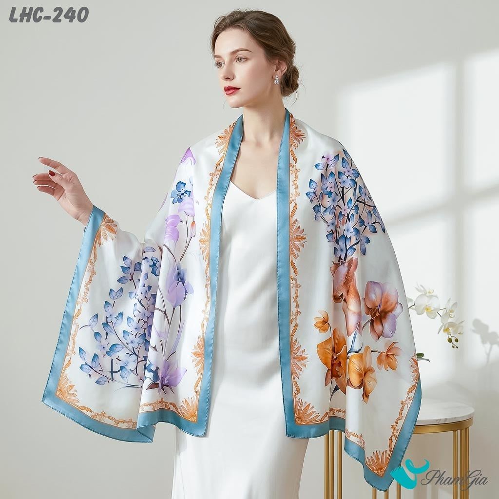 Khăn Choàng Lụa Hàng Châu Màu Trắng Phối Viền Xanh Họa Tiết Nai Hoa Mộng Mơ (LHC240)