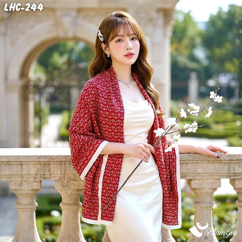 Khăn Choàng Lụa Hàng Châu Màu Đỏ Đô Họa Tiết Móc Xích Hiện Đại (LHC244)
