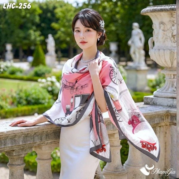 Khăn Choàng Lụa Hàng Châu Màu Hồng Dâu Họa Tiết Xe Ngựa Cổ Điển Thanh Lịch (LHC256)