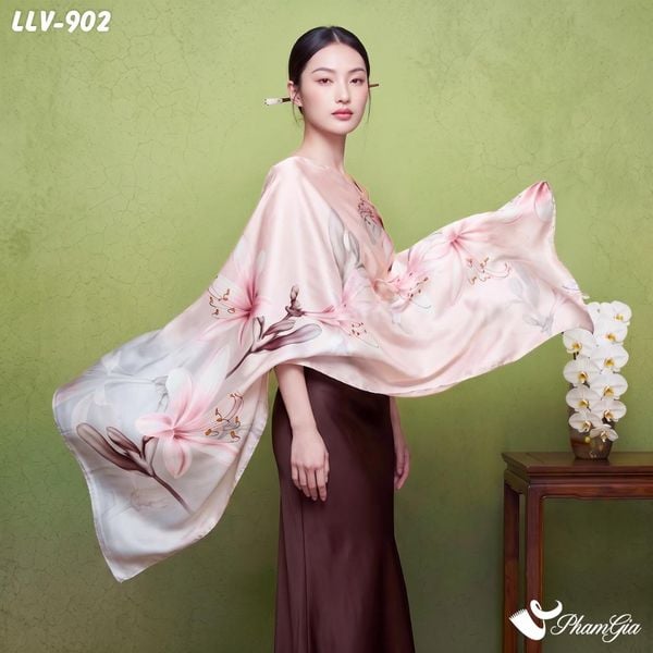 Khăn Lụa Tơ Tằm Lâm Viên 100% Silk Họa Tiết Hoa Bách Hợp Nền Hồng Nude Phối Xám Khói Thượng Hạng (LLV902)