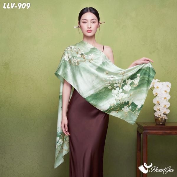 Khăn Lụa Tơ Tằm Lâm Viên 100% Silk Họa Tiết Hoa Mộc Lan Ngự Uyển Nền Xanh Lục Bảo Thượng Hạng (LLV909)