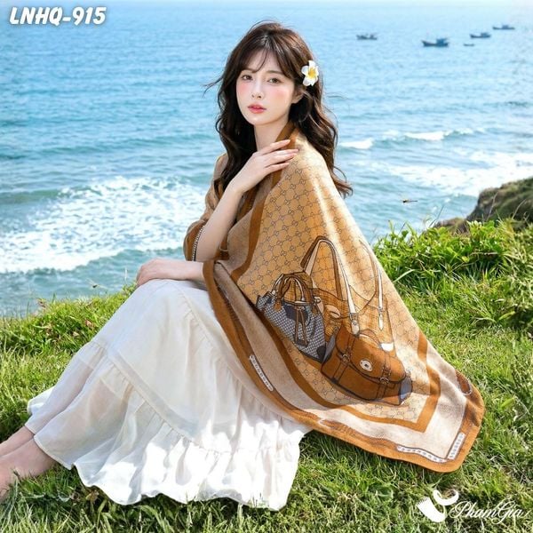 Khăn Choàng Linen Phong Cách Hàn Quốc Hoạ Tiết Túi Xách Retro Phối Viền Nâu Hiện Đại (LNHQ915)