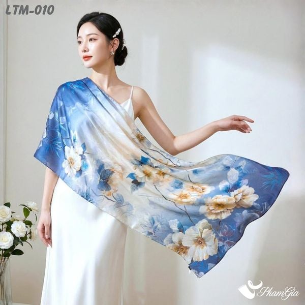 Khăn Choàng Lụa Trúc Mai Cao Cấp Họa Tiết Hoa Sơn Trà Màu Trắng Phối Xanh (LTM010)