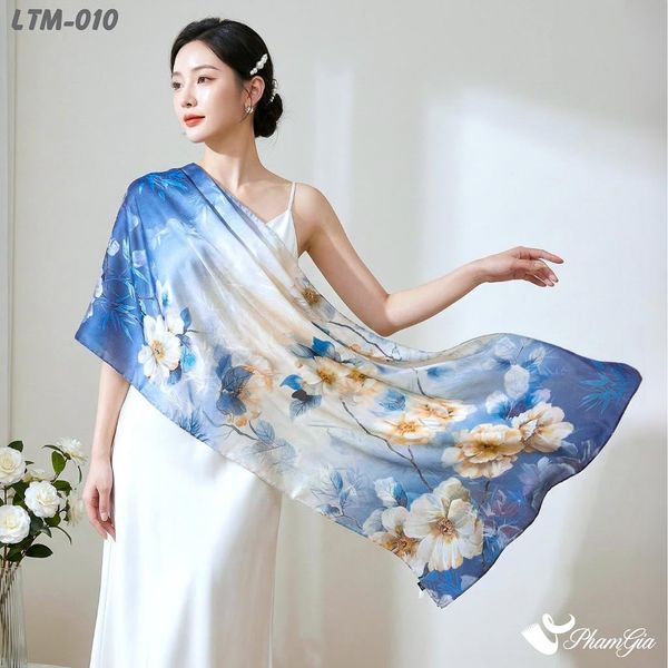 Khăn Choàng Lụa Trúc Mai Cao Cấp Họa Tiết Hoa Sơn Trà Màu Trắng Phối Xanh (LTM010)