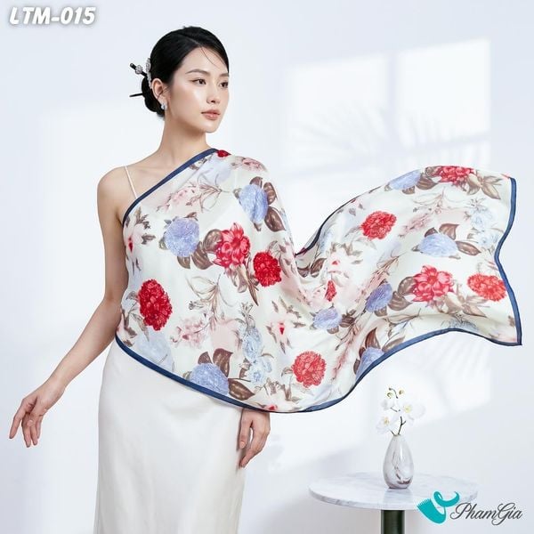 Khăn Choàng Lụa Trúc Mai Họa Tiết Hoa Cẩm Chướng Phối Viền Xanh (LTM015)