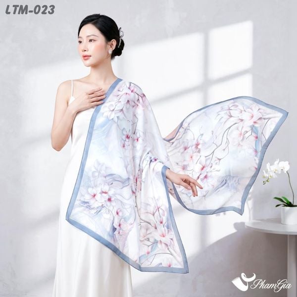 Khăn Choàng Lụa Trúc Mai Họa Tiết Hoa Mộc Lan Màu Trắng Kem Phối Viền Xám Bạc (LTM023)