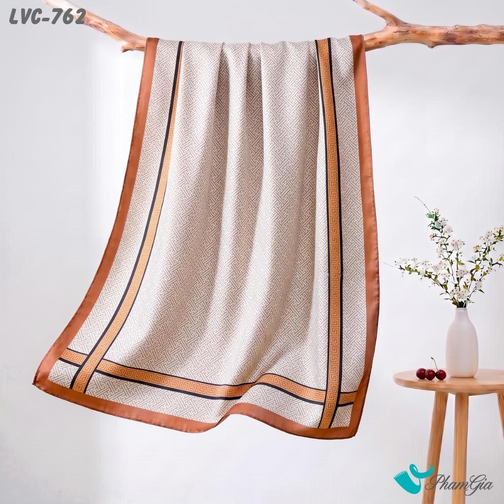 Khăn Choàng Lụa Vân Châu Họa Tiết Hình Học Cổ Điển Màu Nâu Beige Trang Nhã (LVC762)