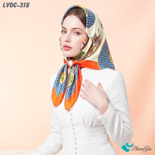 Khăn Lụa Vuông Đường Châu 88*88cm 2 Mặt Cao Cấp Họa Tiết Xe Ngựa Retro Phối Màu Xanh - Đỏ Hiện Đại (LVDC318)