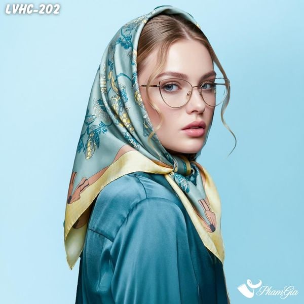 Khăn Lụa Vuông Hạ Châu 88*88Cm 2 Mặt Họa Tiết Tranh Hoa Màu Xanh Phối Viền Trang Nhã (LVHC202)