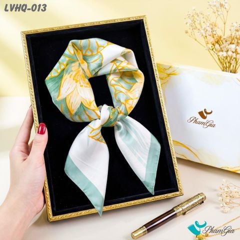Khăn Lụa Vuông Harmony Quiet 70*70cm Họa Tiết Hoa Sen Vàng (LVHQ013)