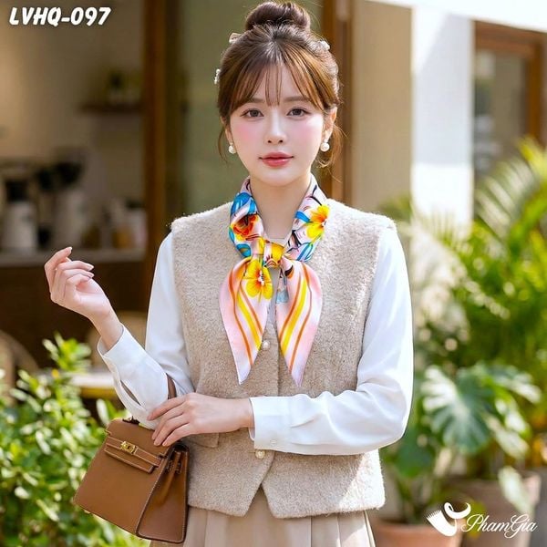Khăn Lụa Vuông 70*70Cm Phong Cách Hàn Quốc Họa Tiết Hoa Màu Hồng Phấn (LVHQ097)
