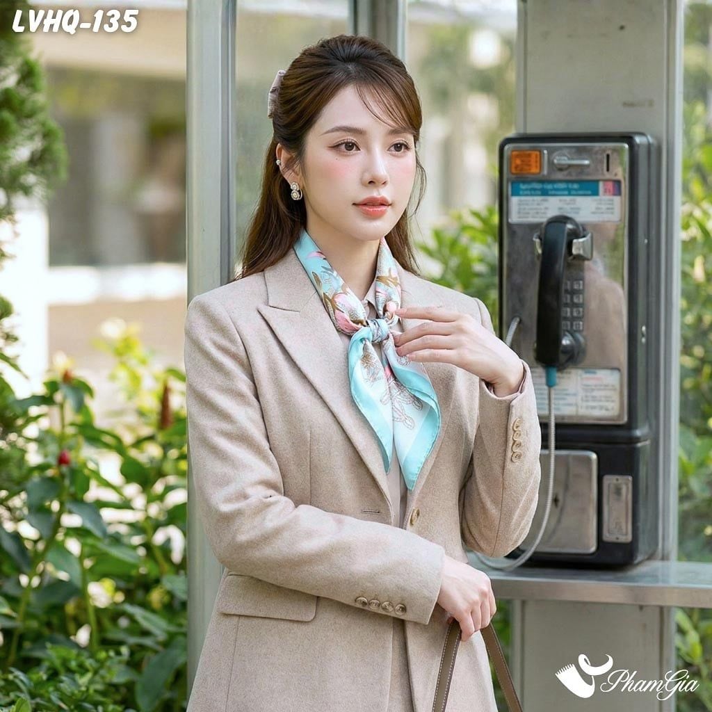 Khăn Lụa Vuông 70*70Cm Phong Cách Hàn Quốc Họa Tiết Hoa Mộc Lan Phối Nền Xanh Ngọc Bích (LVHQ135)