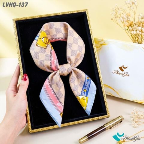 Khăn Lụa Vuông 70*70Cm Phong Cách Hàn Quốc Họa Tiết Caro Retro Viền Xanh (LVHQ137)
