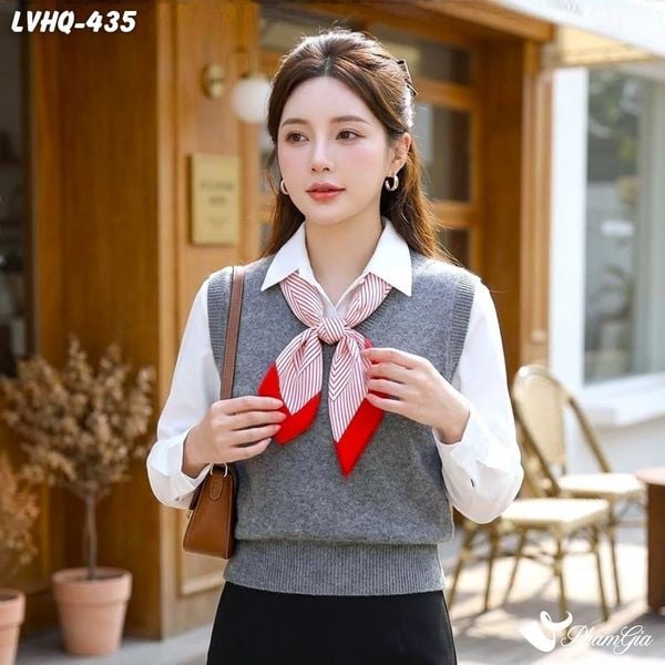 Khăn Lụa Vuông 70*70cm Phong Cách Hàn Quốc Họa Tiết Kẻ Sọc Màu Đỏ (LVHQ435)