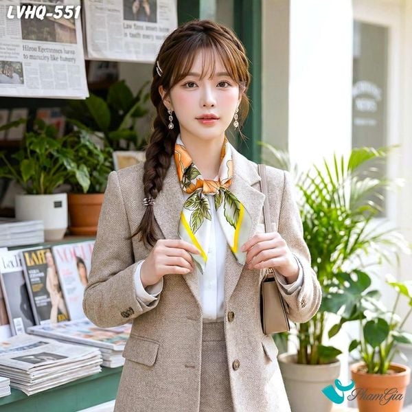 Khăn Lụa Vuông 70*70cm Phong Cách Hàn Quốc Họa Tiết Hoa Hồng Màu Cam Đào Viền Xanh Ngọc (LVHQ551)