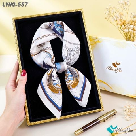 Khăn Lụa Vuông Harmony Quiet 70*70cm Họa Tiết Retro Màu Trắng Viền Xanh (LVHQ557)
