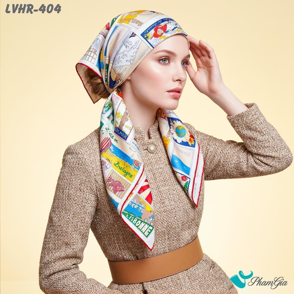 Khăn Lụa Vuông Hera 90*90Cm 2 Mặt Cao Cấp Hoạ Tiết Postcard Du Lịch Màu Beige Sang Trọng (LVHR404)