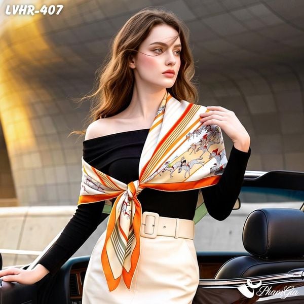 Khăn Lụa Vuông Hera 90*90Cm 2 Mặt Cao Cấp Hoạ Tiết Đường Đua Kỵ Sĩ Màu Trắng Viền Cam Hiện Đại (LVHR407)