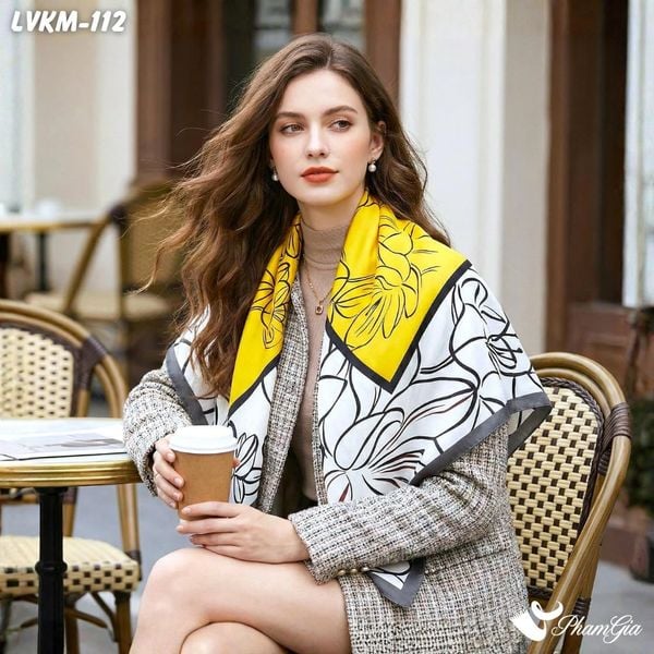 Khăn Lụa Vuông 90*90Cm Họa Tiết Hoa Lily Viền Xám Thanh Lịch (LVKM112)