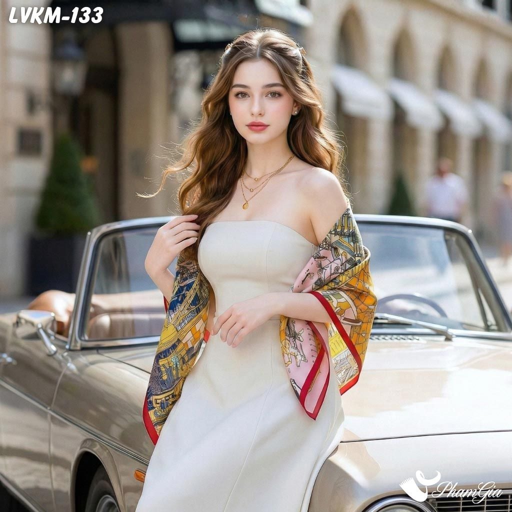 Khăn Lụa Vuông 90*90Cm Họa Tiết La Mã Cổ Điển Viền Cam (LVKM133)