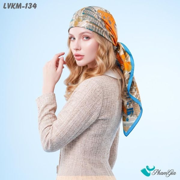 Khăn Lụa Vuông Karma 90*90Cm Họa Tiết La Mã Cổ Điển Viền Xanh (LVKM134)