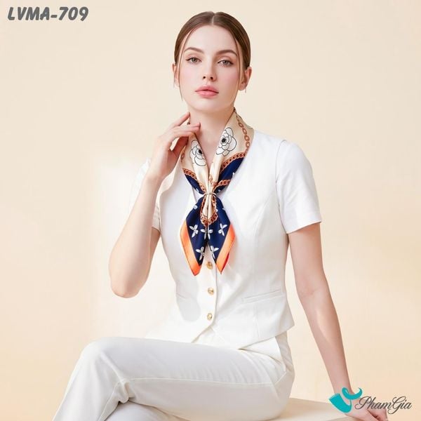 Khăn Lụa Vuông Mia 70*70Cm Họa Tiết Hoa Trà Phối Dây Xích Màu Xanh (LVMA709)