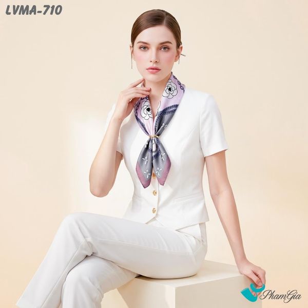 Khăn Lụa Vuông Mia 70*70Cm Họa Tiết Hoa Trà Phối Dây Xích Màu Hồng Xám (LVMA710)