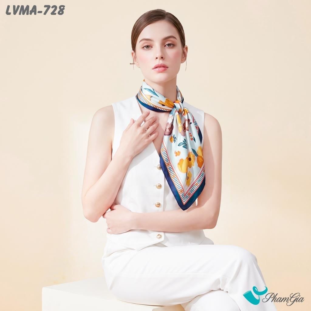 Khăn Lụa Vuông Mia 70*70Cm Họa Tiết Hoa Đồng Nội Phối Viền Xanh Navy (LVMA728)