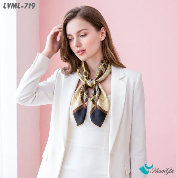 Khăn Lụa Vuông Milan 70*70Cm 2 Mặt Cao Cấp Hoạ Tiết Dây Cương Cổ Điển Màu Nâu Tây (LVML719)