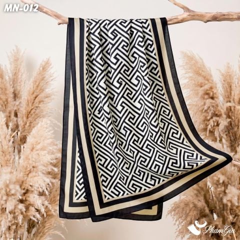 Khăn Choàng Mộc Nhiên Họa Tiết Retro Phối Màu Trắng & Đen Hiện Đại (MN012)