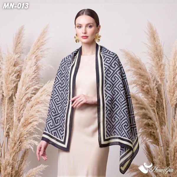 Khăn Choàng Mộc Nhiên Họa Tiết Retro Phối Màu Xanh Navy Viền Đen Hiện Đại (MN013)