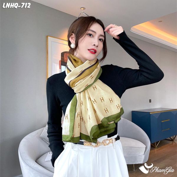 Khăn Choàng Linen Phong Cách Hàn Quốc Họa Tiết Chữ H Màu Kem Hiện Đại (LNHQ712)