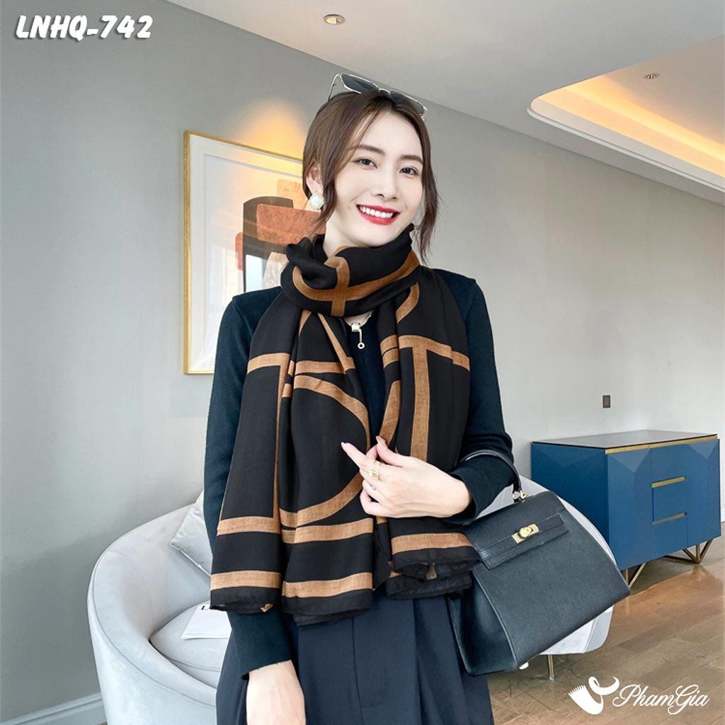 Model Choàng Khăn Choàng Linen Phong Cách Hàn Quốc Họa Tiết ReTro Màu Đen Hiện Đại