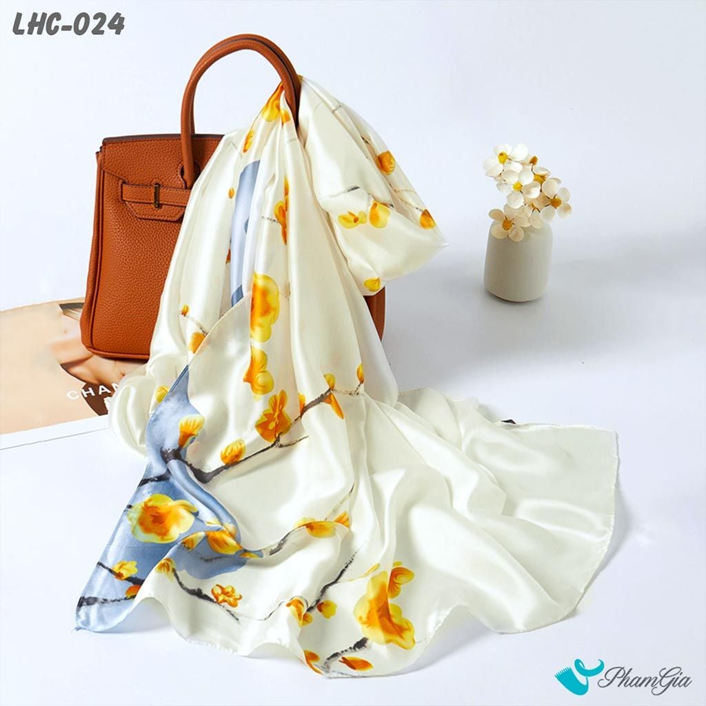 Góc Thẳng Khăn Choàng Lụa Hàng Châu Màu Trắng Kem Họa Tiết Hoa Mia Vàng Tinh Tế