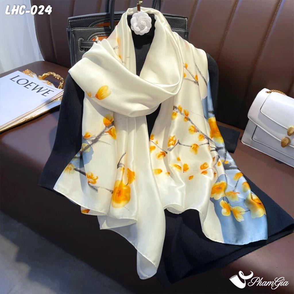 Khăn Choàng Lụa Hàng Châu Màu Trắng Kem Họa Tiết Hoa Mia Vàng Tinh Tế