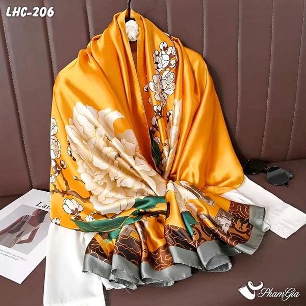 Khăn Choàng Lụa Hàng Châu Màu Vàng Nghệ Họa Tiết Hoa Mẫu Đơn Quý Phái (LHC206)