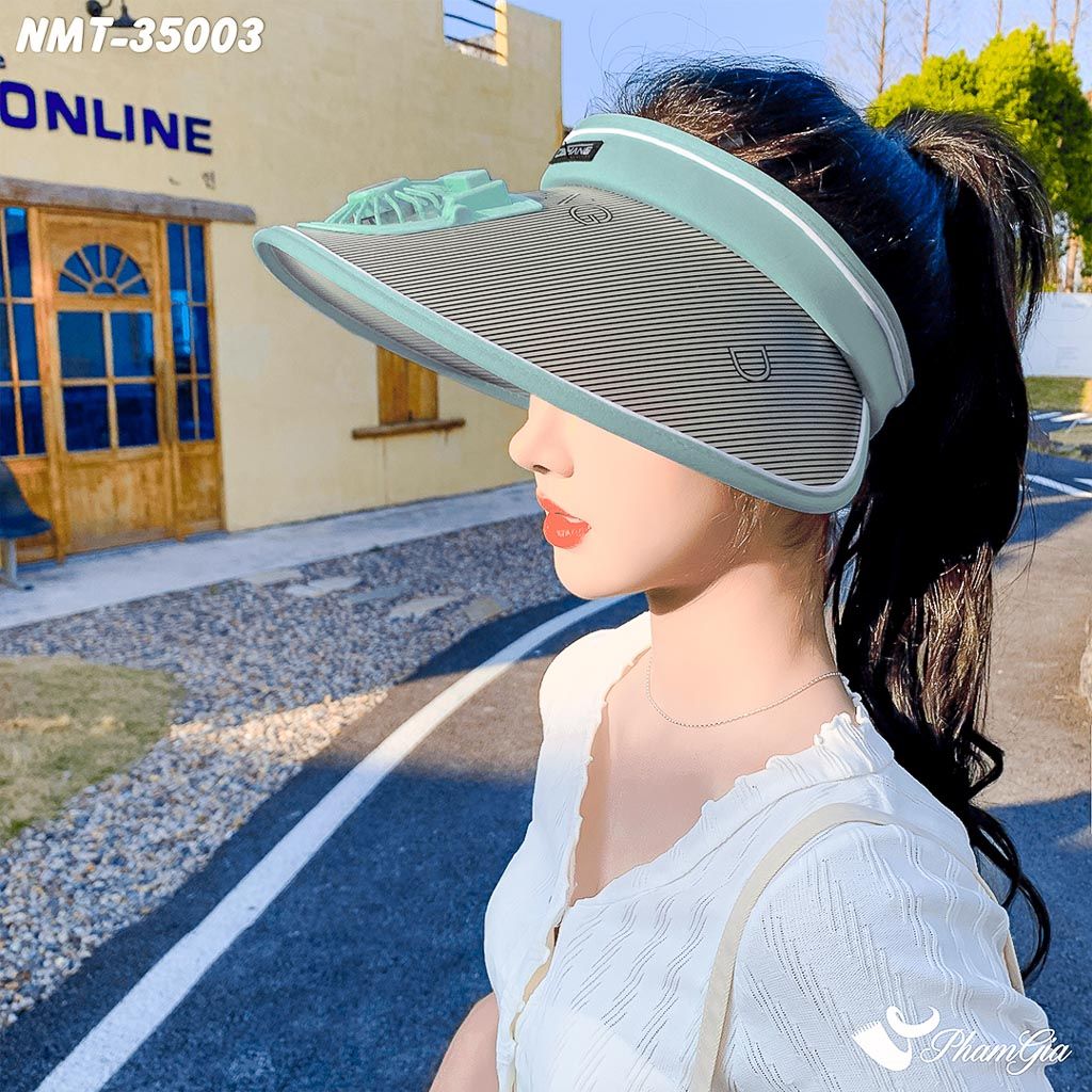 Người Mẫu Đội Nón Mui Trần Gắn Quạt Sạc Chống Nắng Hạ Nhiêt Tiện Lợi Màu Xanh Ngọc
