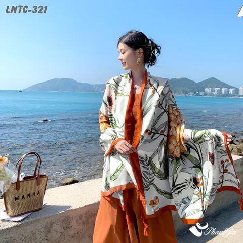 Người Mẫu Choàng Khăn Choàng Linen Boho Họa Tiết Hoa Cẩm Tú Cầu Màu Trắng Kem Phối Cam Thanh Lịch