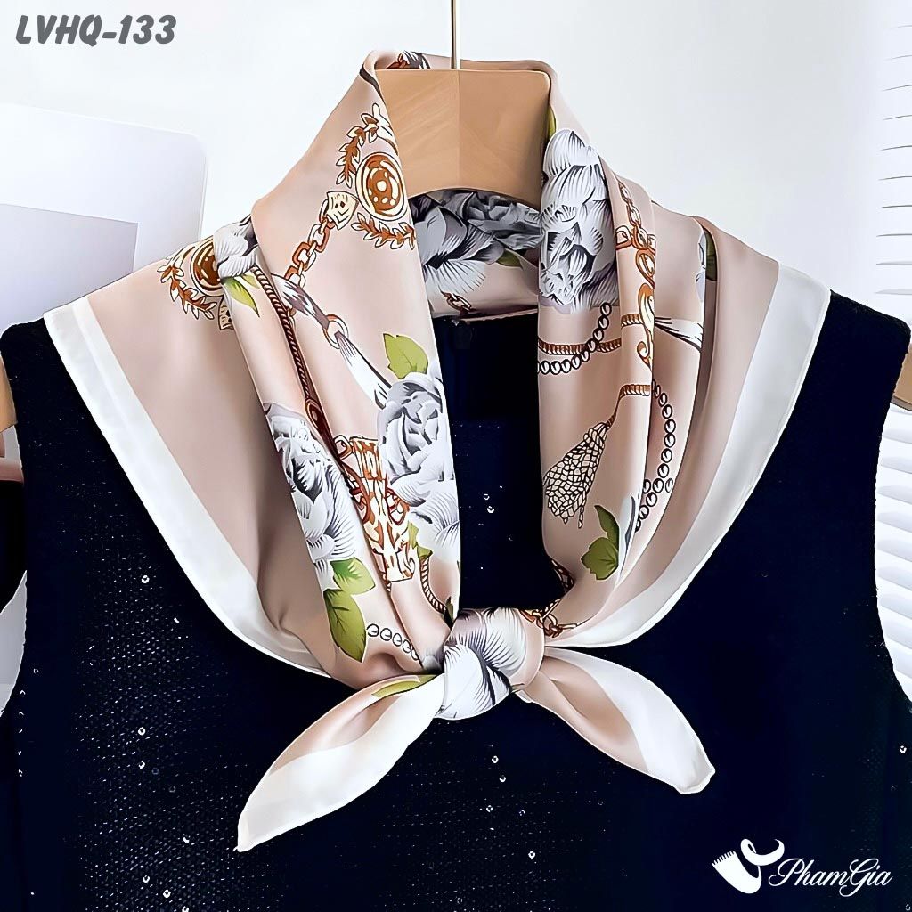 Khăn Lụa Vuông 70*70Cm Phong Cách Hàn Quốc Họa Tiết Hoa Hồng Xám Phối Nền Hồng (LVHQ133)
