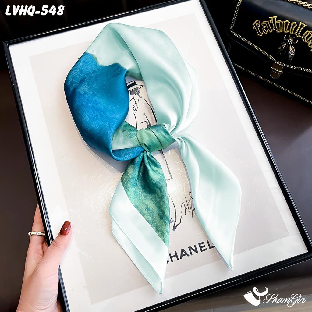 Cận Cảnh Khăn Lụa Vuông 70*70cm Phong Cách Hàn Quốc Họa Tiết Màu Nước Đan Xen Xanh - Trắng