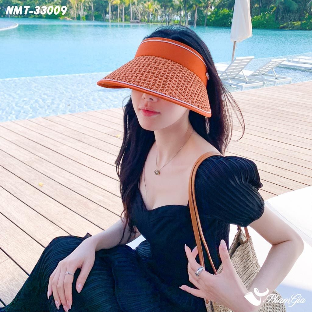 Người Mẫu Đội Nón Mui Trần Chống Nắng Cách Nhiệt Thời Trang Màu Cam Gạch